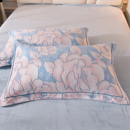 91家纺网 家纺一手货源 找家纺 （总）磨毛世家家纺 2025高克重防静电水晶绒雕花绒宝宝绒印花单品枕套