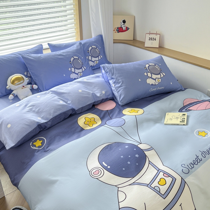 91家纺网 家纺一手货源 找家纺 孩子王 2025新款亲肤活性大版纯棉专版太空人卡通学生儿童宿舍四件套系列 快乐星球