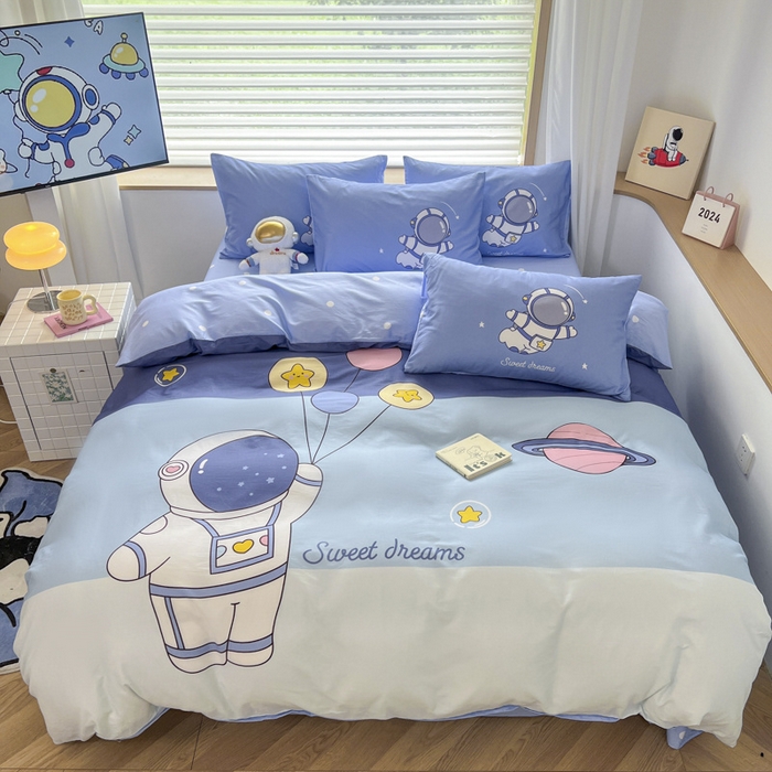 91家纺网 家纺一手货源 找家纺 孩子王 2025新款亲肤活性大版纯棉专版太空人卡通学生儿童宿舍四件套系列 快乐星球