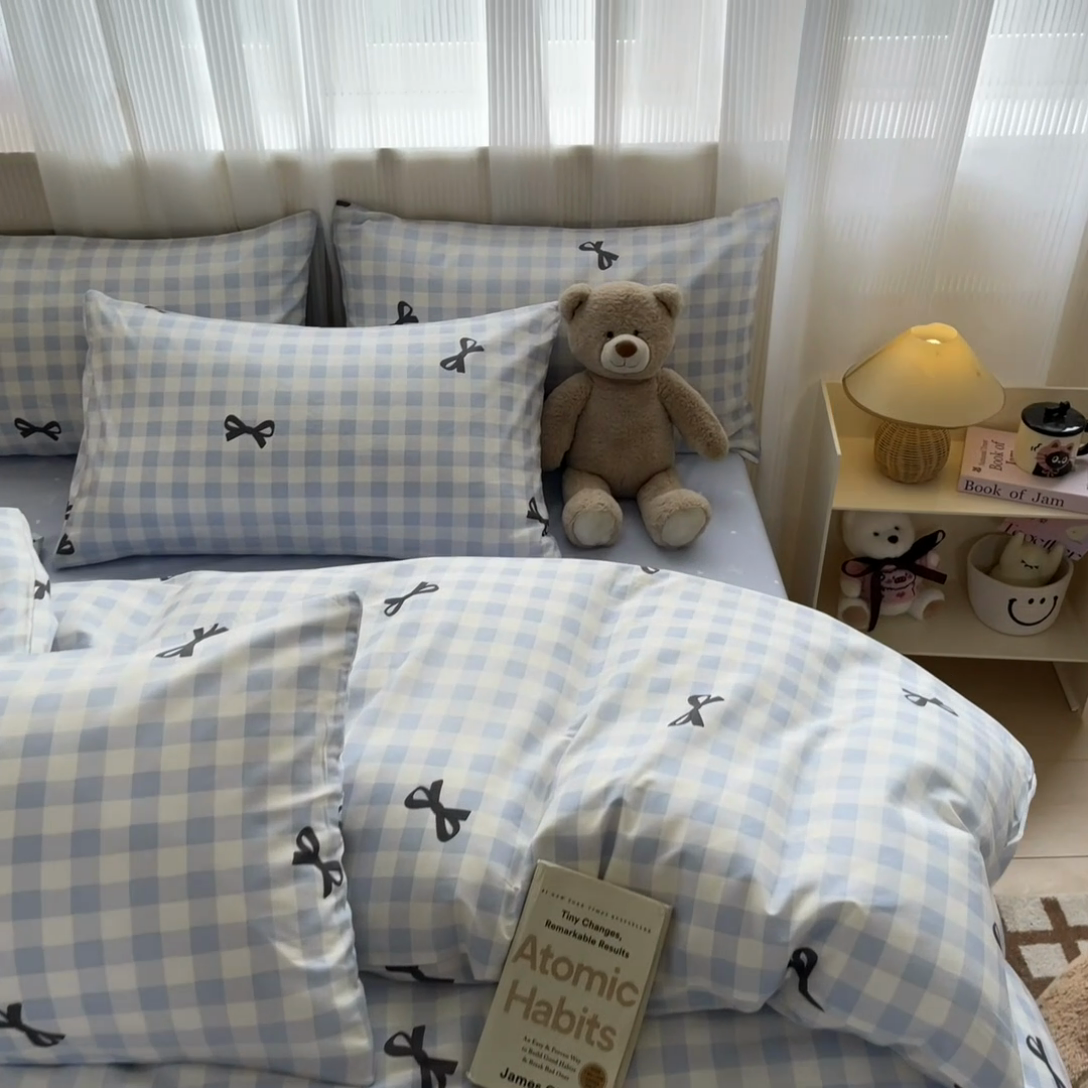 91家纺网 家纺一手货源 找家纺 雅居纺 2024新款全棉印花四件套 蓝格子蝴蝶结
