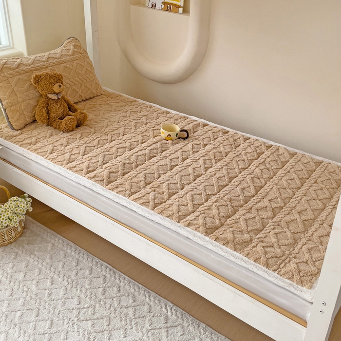 91家纺网 家纺一手货源 找家纺 米柳家纺 2024新款塔芙绒夹棉垫子 咖色