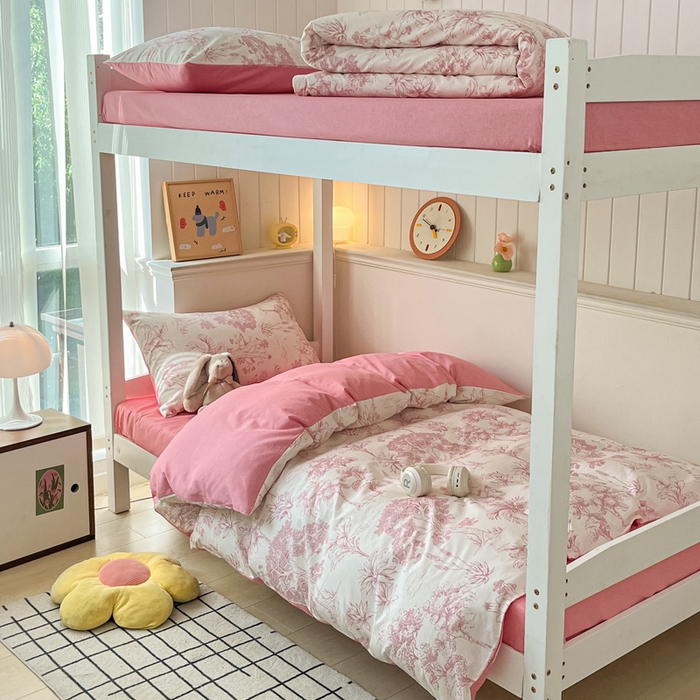 91家纺网 家纺一手货源 找家纺 雅居纺 2024新款全棉印花学生季套件 粉色花园