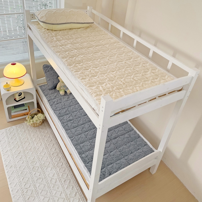 91家纺网 家纺一手货源 找家纺 米柳家纺 2024新款塔芙绒夹棉垫子 灰色