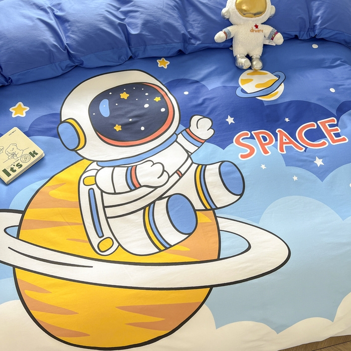 91家纺网 家纺一手货源 找家纺 孩子王 2025新款亲肤活性大版纯棉专版太空人卡通学生儿童宿舍四件套系列 太空旅行