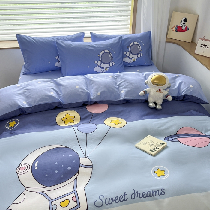 91家纺网 家纺一手货源 找家纺 孩子王 2025新款亲肤活性大版纯棉专版太空人卡通学生儿童宿舍四件套系列 快乐星球