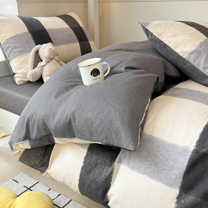 91家纺网 家纺一手货源 找家纺 雅居纺 2024新款全棉印花学生季套件 复古格子灰