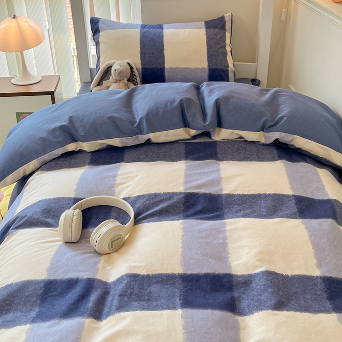 91家纺网 家纺一手货源 找家纺 雅居纺 2024新款全棉印花学生季套件 复古格子蓝