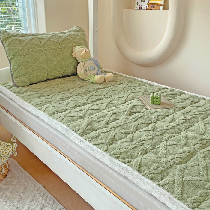 91家纺网 家纺一手货源 找家纺 米柳家纺 2024新款塔芙绒夹棉垫子 绿色