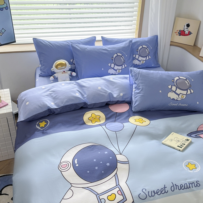 91家纺网 家纺一手货源 找家纺 孩子王 2025新款亲肤活性大版纯棉专版太空人卡通学生儿童宿舍四件套系列 快乐星球
