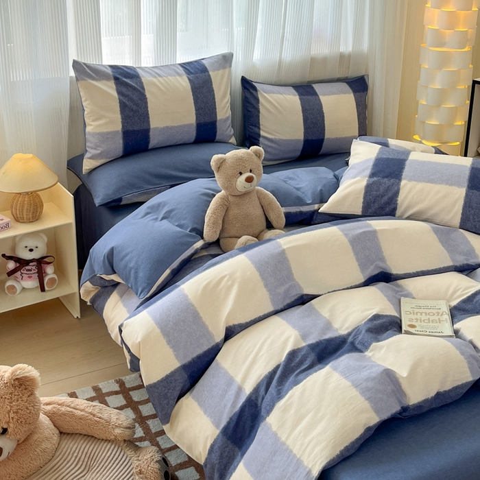 91家纺网 家纺一手货源 找家纺 雅居纺 2024新款全棉印花四件套 复古格子蓝