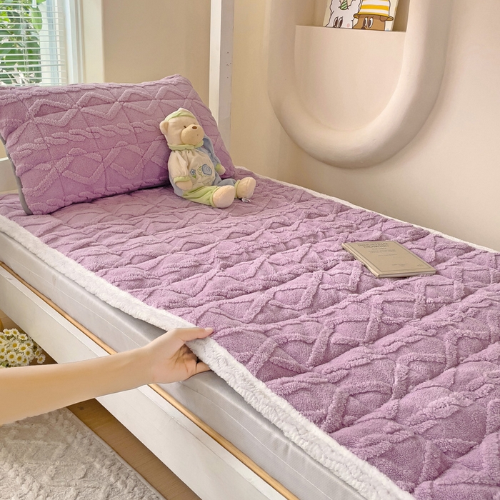 91家纺网 家纺一手货源 找家纺 米柳家纺 2024新款塔芙绒夹棉垫子 紫色