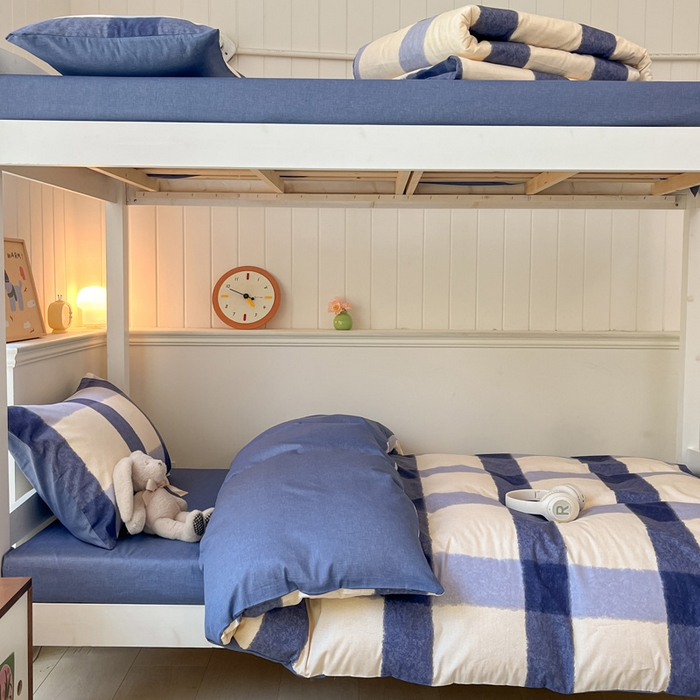 91家纺网 家纺一手货源 找家纺 雅居纺 2024新款全棉印花学生季套件 复古格子蓝