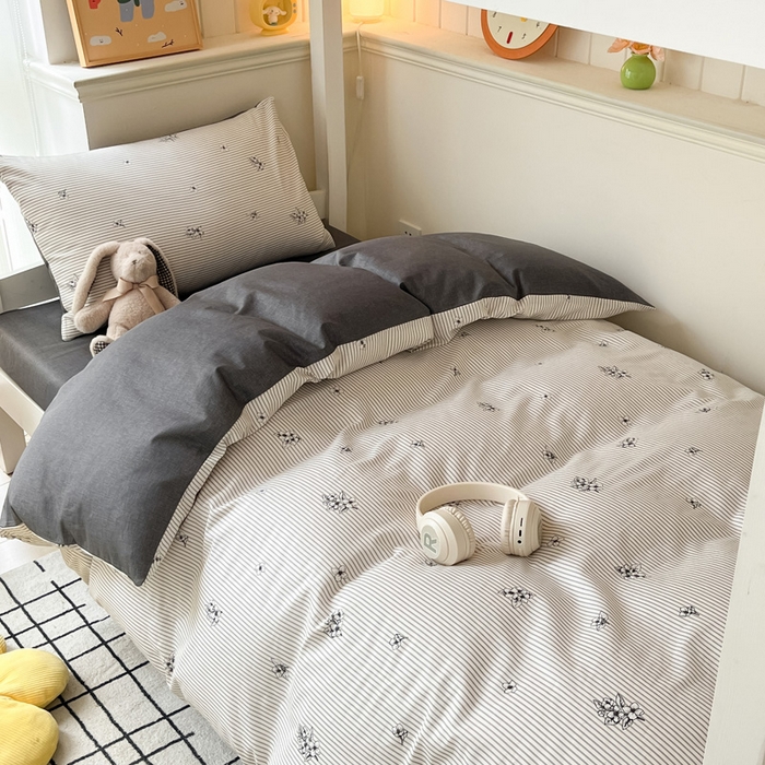 91家纺网 家纺一手货源 找家纺 雅居纺 2024新款全棉印花学生季套件 炫染小花