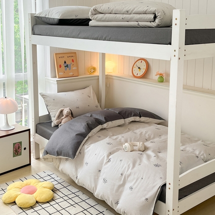 91家纺网 家纺一手货源 找家纺 雅居纺 2024新款全棉印花学生季套件 炫染小花