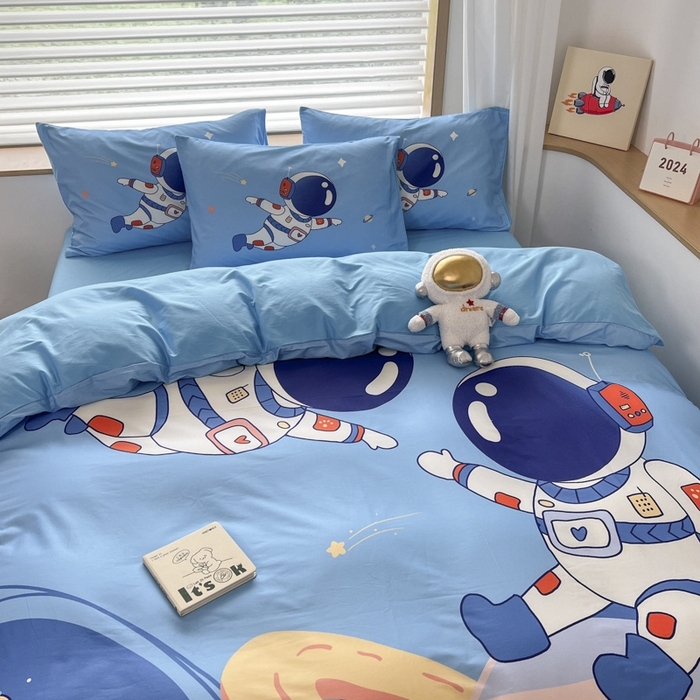 91家纺网 家纺一手货源 找家纺 孩子王 2025新款亲肤活性大版纯棉专版太空人卡通学生儿童宿舍四件套系列 遨游太空