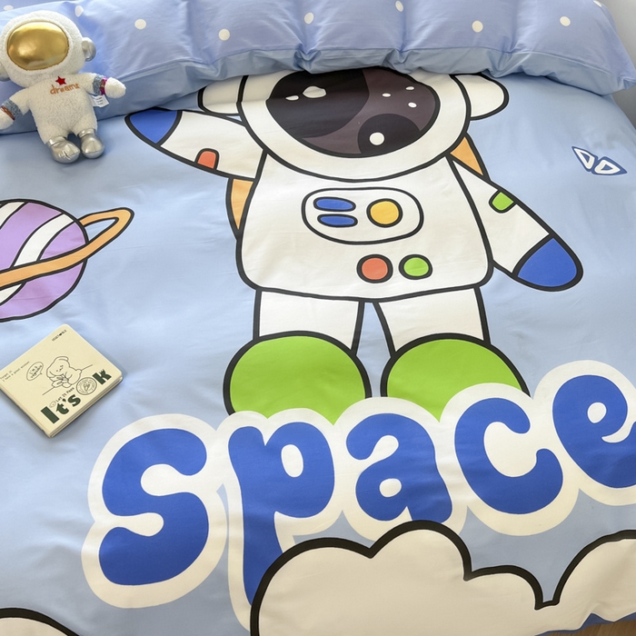 91家纺网 家纺一手货源 找家纺 孩子王 2025新款亲肤活性大版纯棉专版太空人卡通学生儿童宿舍四件套系列 太空星球