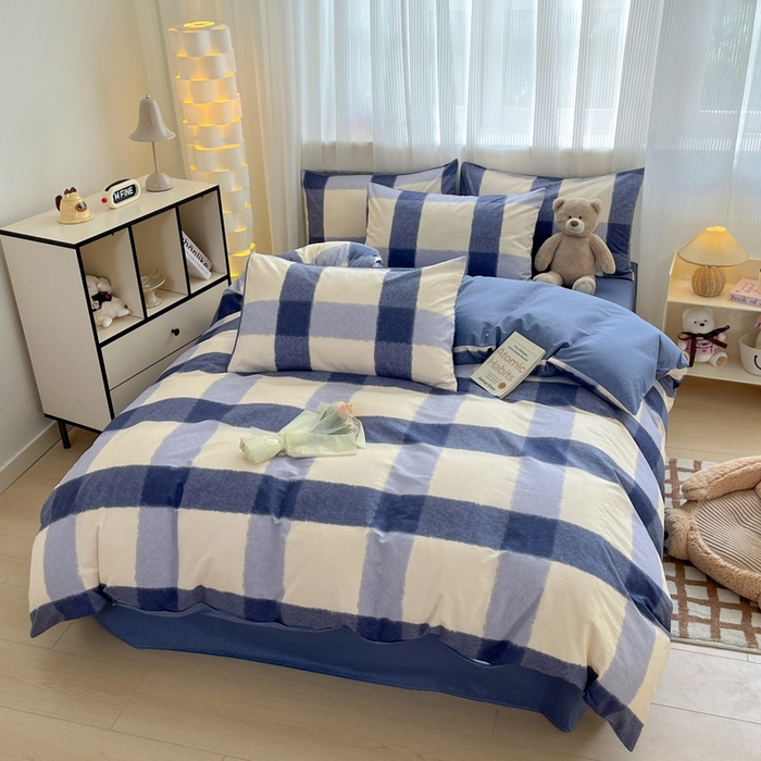 91家纺网 家纺一手货源 找家纺 雅居纺 2024新款全棉印花四件套 复古格子蓝