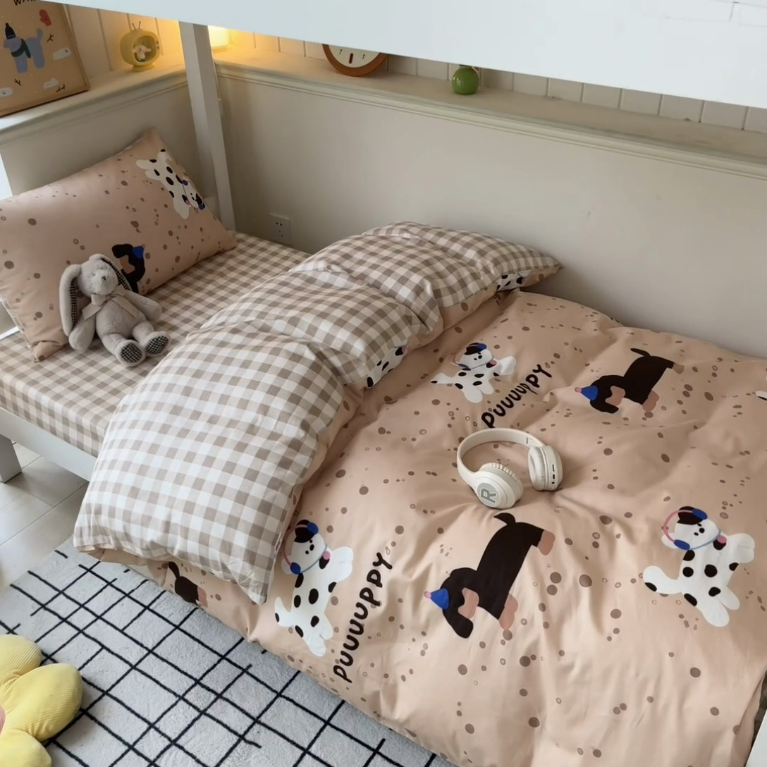 91家纺网 家纺一手货源 找家纺 雅居纺 2024新款全棉印花学生季套件 斑点狗