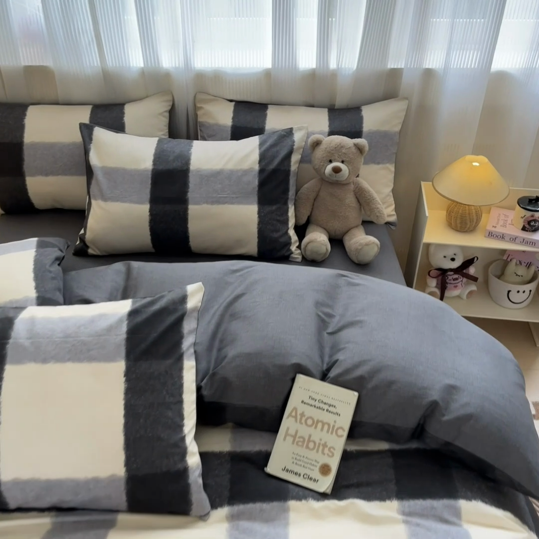 91家纺网 家纺一手货源 找家纺 雅居纺 2024新款全棉印花四件套 复古格子灰