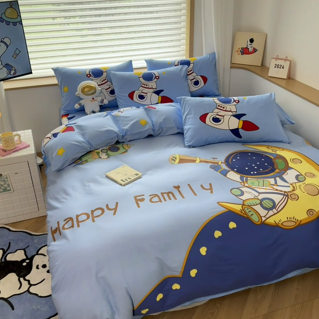 91家纺网 家纺一手货源 找家纺 孩子王 2025新款亲肤活性大版纯棉专版太空人卡通学生儿童宿舍四件套系列 流浪月球