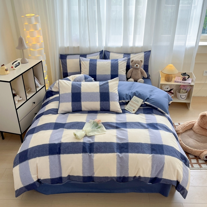 91家纺网 家纺一手货源 找家纺 雅居纺 2024新款全棉印花四件套 复古格子蓝