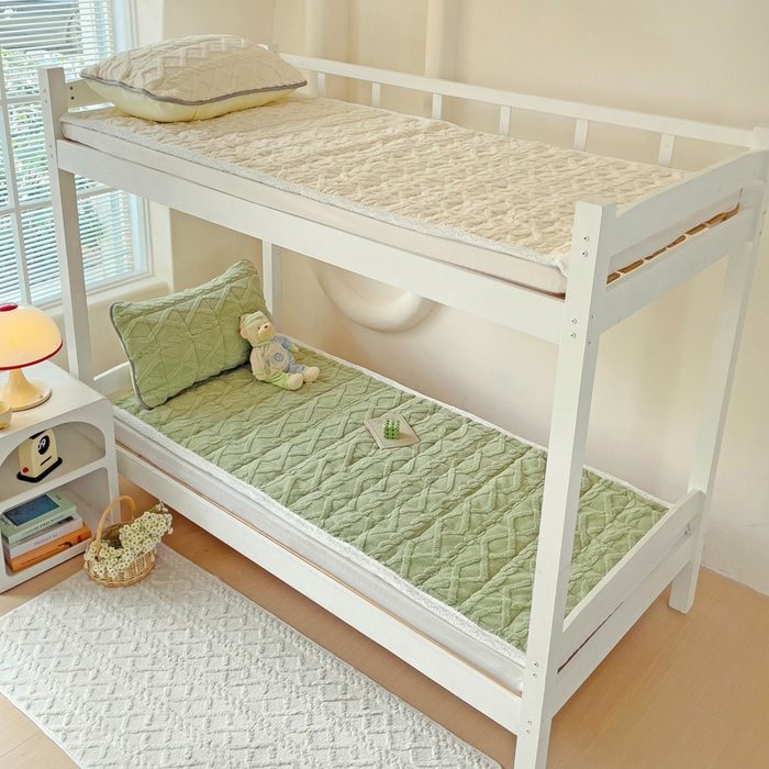 91家纺网 家纺一手货源 找家纺 米柳家纺 2024新款塔芙绒夹棉垫子 绿色