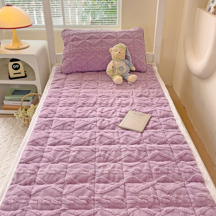 91家纺网 家纺一手货源 找家纺 米柳家纺 2024新款塔芙绒夹棉垫子 紫色