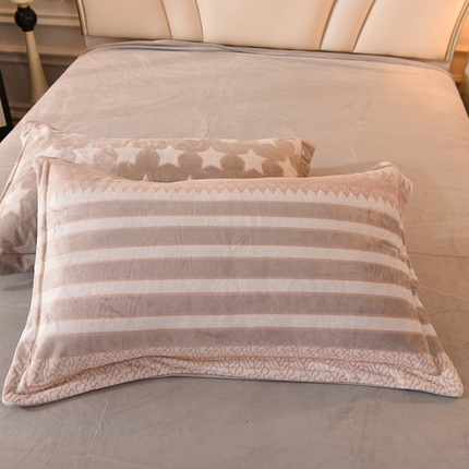 91家纺网 家纺一手货源 找家纺 （总）磨毛世家家纺 2025高克重防静电水晶绒雕花绒宝宝绒印花单品枕套