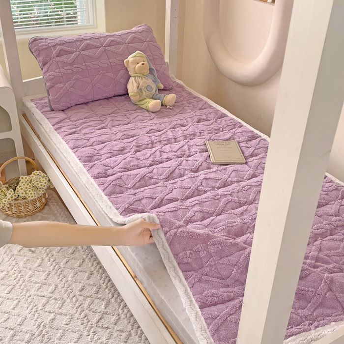 91家纺网 家纺一手货源 找家纺 米柳家纺 2024新款塔芙绒夹棉垫子 紫色