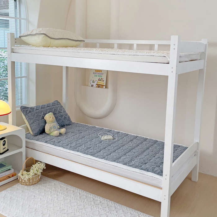 91家纺网 家纺一手货源 找家纺 米柳家纺 2024新款塔芙绒夹棉垫子 灰色