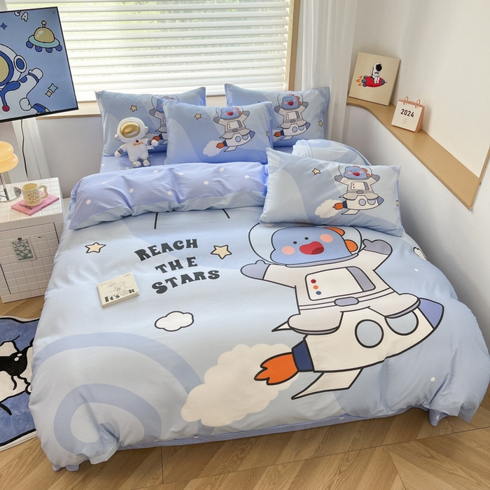 91家纺网 家纺一手货源 找家纺 孩子王 2025新款亲肤活性大版纯棉专版太空人卡通学生儿童宿舍四件套系列 太空恐龙