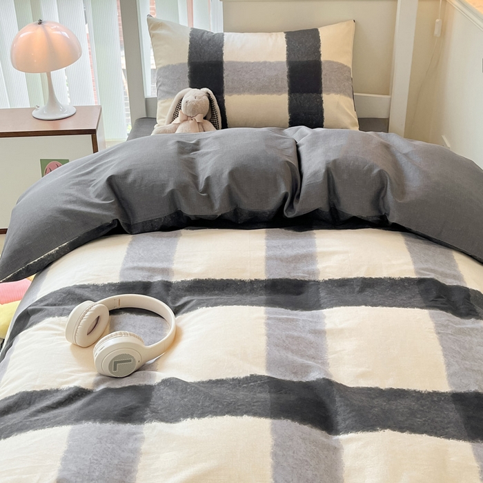 91家纺网 家纺一手货源 找家纺 雅居纺 2024新款全棉印花学生季套件 复古格子灰