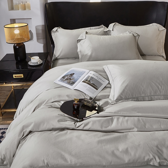 91家纺网 家纺一手货源 找家纺 雲归梦 2024新款全棉提花活性高支密轻奢四件套 细条纹-浅灰