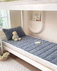 91家纺网 家纺一手货源 找家纺 米柳家纺 2024新款塔芙绒夹棉垫子 灰色