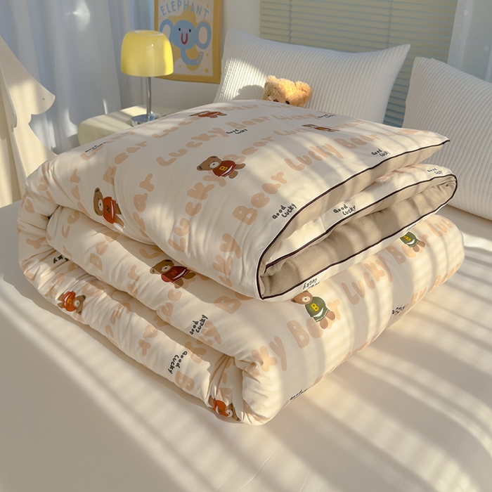 91家纺网 家纺一手货源 找家纺 卡派 2024新款亲肤水洗棉印花春秋被 耍酷熊