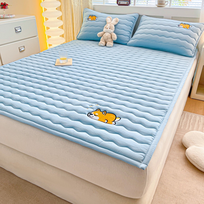 91家纺网 家纺一手货源 找家纺 恋绒家纺 2025新款刺绣款床褥床护垫绣花床垫 柯基KJ-天空蓝