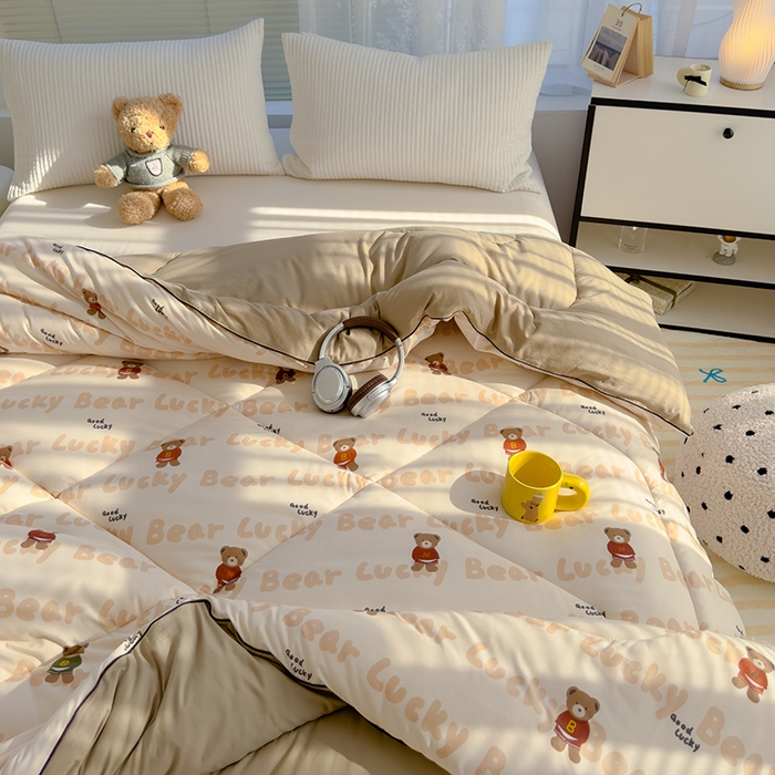 91家纺网 家纺一手货源 找家纺 卡派 2024新款亲肤水洗棉印花春秋被 耍酷熊