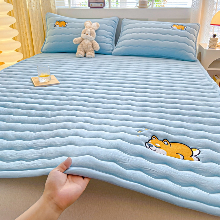 91家纺网 家纺一手货源 找家纺 恋绒家纺 2025新款刺绣款床褥床护垫绣花床垫 柯基KJ-天空蓝