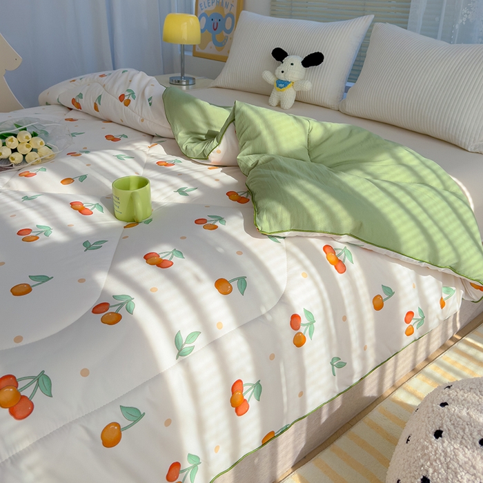 91家纺网 家纺一手货源 找家纺 卡派 2024新款亲肤水洗棉印花春秋被 樱桃