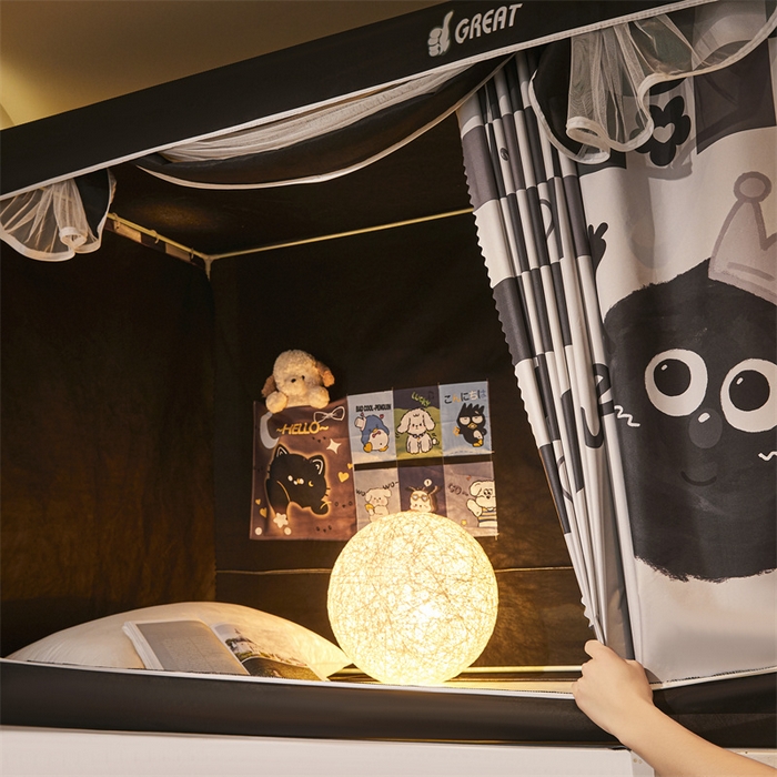 91家纺网 家纺一手货源 找家纺 迪凡保罗蚊帐 2025新款2416纳米环保加厚强遮光大版数码印花学生蚊帐（自带靠墙帘） 煤球小王子