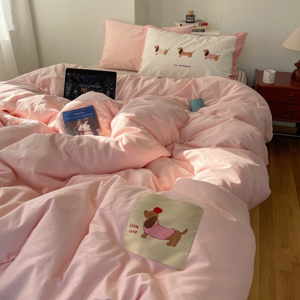 91家纺网 家纺一手货源 找家纺 蜜宿 2024新款全棉数码印花贴标设计四件套 美拉德狗