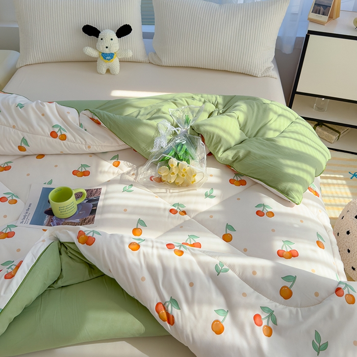 91家纺网 家纺一手货源 找家纺 卡派 2024新款亲肤水洗棉印花春秋被 樱桃