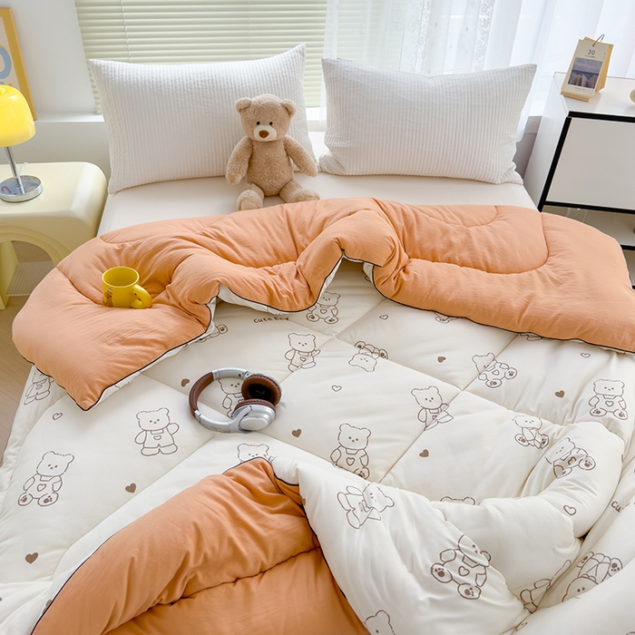 91家纺网 家纺一手货源 找家纺 卡派 2024新款亲肤水洗棉印花春秋被 爱心小熊