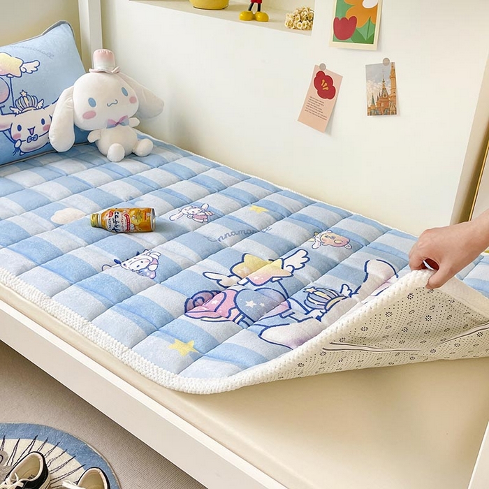 91家纺网 家纺一手货源 找家纺 米帛家纺 2024新款三丽鸥牛奶绒学生软垫 气球玉桂狗