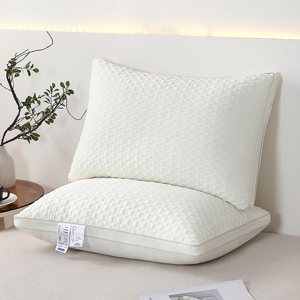 91家纺网 家纺一手货源 找家纺 轩琪家纺 2025新款全棉三拼枕枕头枕芯 (总) 轩琪家纺 2025希尔顿枕芯希尔顿枕头新款羽丝绒五星级酒店枕头枕芯，扭花枕芯，跑量枕芯、高护颈不塌陷、扭花面包枕芯学生枕芯、助睡眠