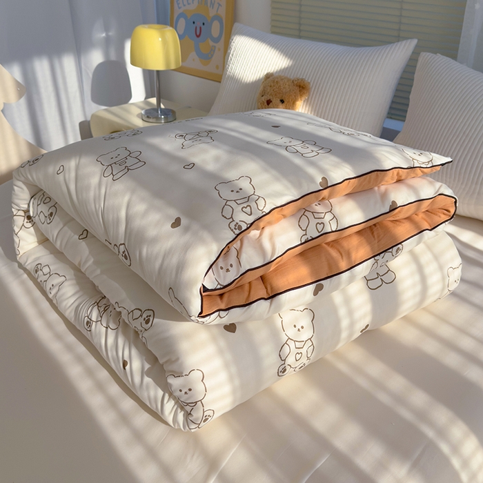 91家纺网 家纺一手货源 找家纺 卡派 2024新款亲肤水洗棉印花春秋被 爱心小熊