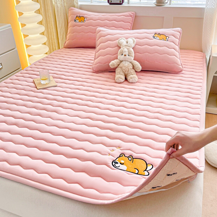 91家纺网 家纺一手货源 找家纺 恋绒家纺 2025新款刺绣款床褥床护垫绣花床垫 柯基KJ-香妃玉