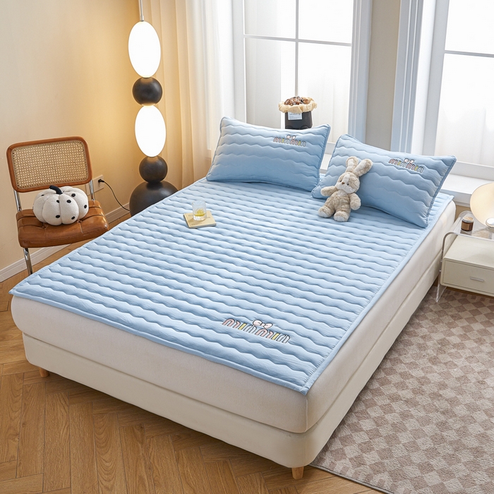 91家纺网 家纺一手货源 找家纺 恋绒家纺 2025新款刺绣款床褥床护垫绣花床垫 mini-天空蓝