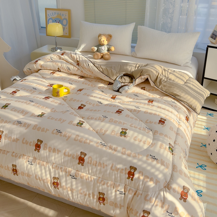 91家纺网 家纺一手货源 找家纺 卡派 2024新款亲肤水洗棉印花春秋被 耍酷熊