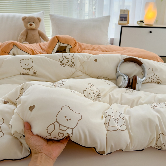 91家纺网 家纺一手货源 找家纺 卡派 2024新款亲肤水洗棉印花春秋被 爱心小熊